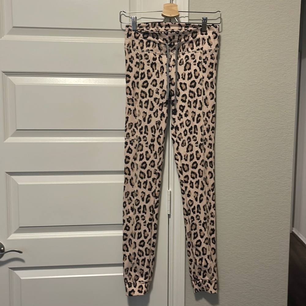 Leopard print Celestial Bodiez jogger style leggings with pocket size M